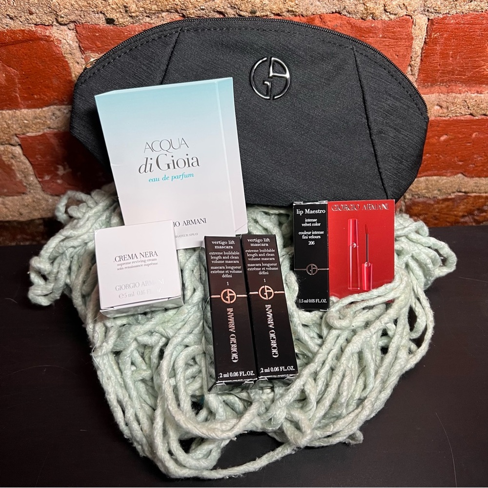 Armani NIB trial size set GIFTABLE! 😍💄💋👁️ mascara lip crema nera !!!